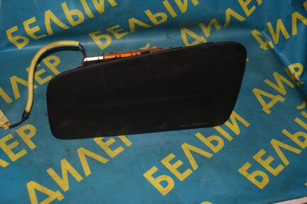 Подушка безопасности в торпедо Nissan Cube