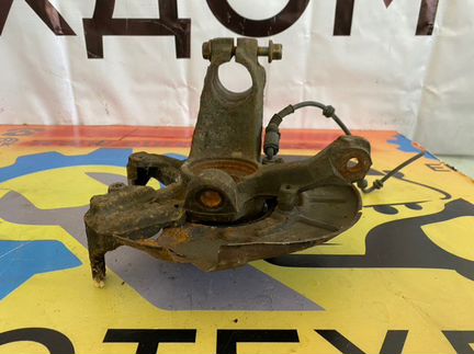 Кулак поворотный передний правый Volkswagen Golf 4