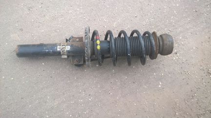 Стойка передней подвески VW Поло Седан 2010-2020 г