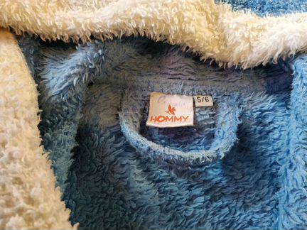 Плавки, шапочка и халат для бассейна