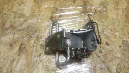 Петля дверная перед прав. Низ. VW Пассат 5 Гольф4