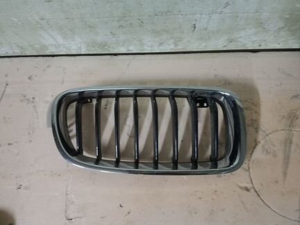 Решетка радиатора правая ноздря на BMW 3 F30 / F31