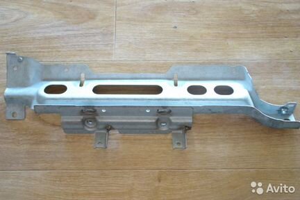 Кронштейн коленной подушки Vw Touareg 7P 2010-2018