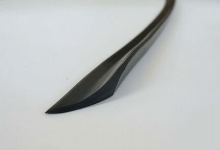 Универсальный спойлер на крышку багажника