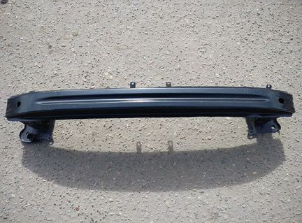 Усилитель переднего бампера Фольксваген Пассат Б6