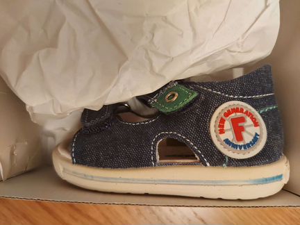 Сандалии falcotto 20 размер новые