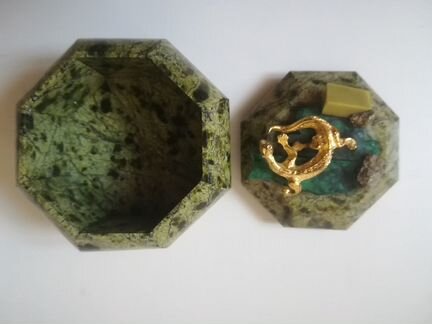Шкатулка из змеевика