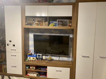 Стенка столплит