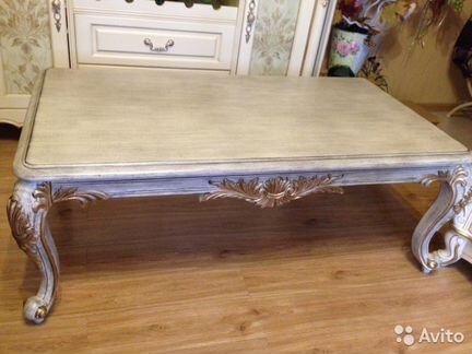 Стол журнальный светлый позолота