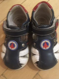 Сандали практически новые