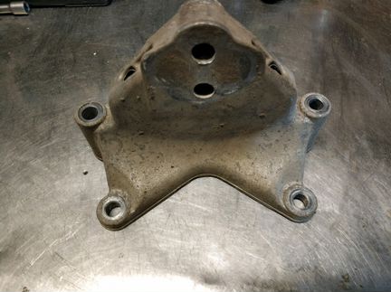 Кронштейн раздатки VW Туарег 3.2 3.6 4.2 Audi Q7