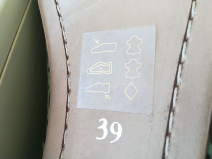 Новые ботинки на шнурках