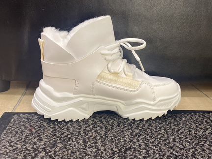 Женские кроссовки с мехом