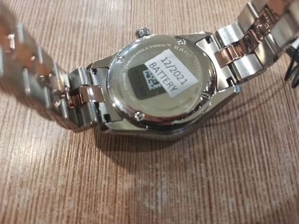 Новые женские часы Rado HyperChrome R32976102