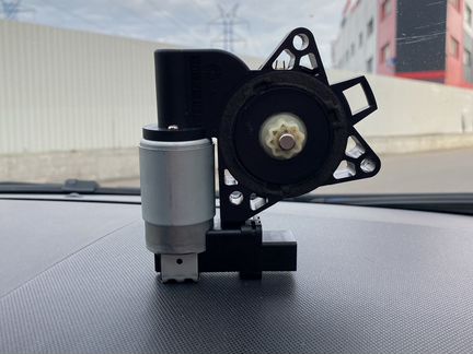 Моторчик Стеклоподъемника Mazda 3