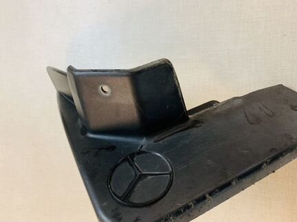 Брызговик левый Mercedes M klass