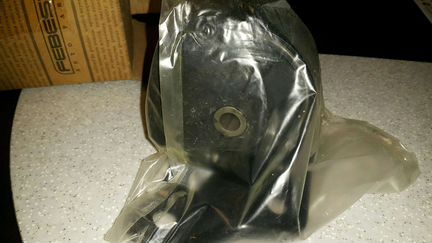 Подушка двигателя mizubishi carisma DA 1998-2003