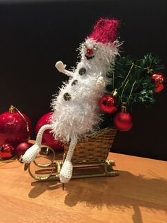 Подарочный Снеговик Фигурист