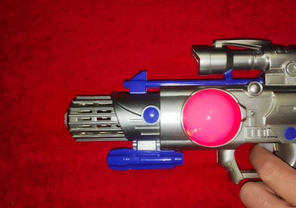 Игрушечный пистолет