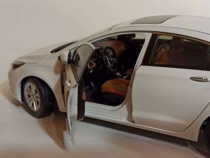Chevrolet Cruze 2015 White 1:18 Paudi