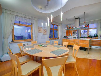 5-к квартира, 220 м², 7/9 эт.