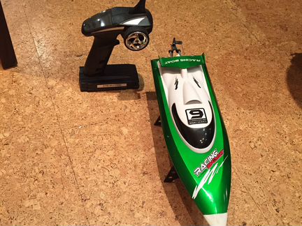 Лодка на радио управлении