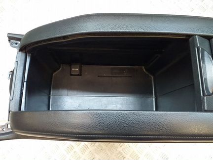 Подлокотник Toyota Highlander III U50