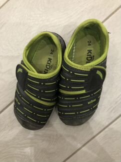 Кроссовки детские 24р