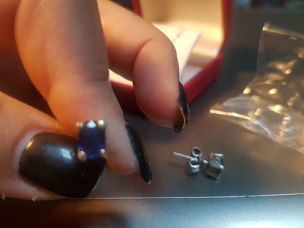 Серьги пусеты с сапфиром в серебре