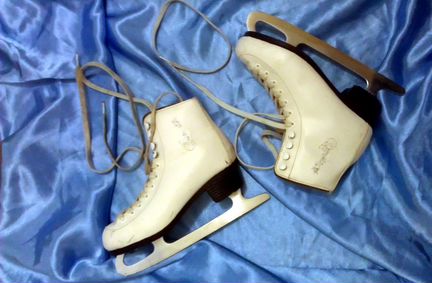 Зимние женские коньки, размер 35