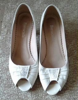 Белые туфли с открытым носиком 40 размер