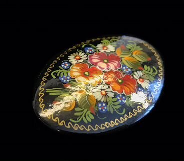 Винтажная брошка. Дерево с росписью