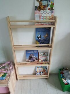 Книжная детская полка Монтессори