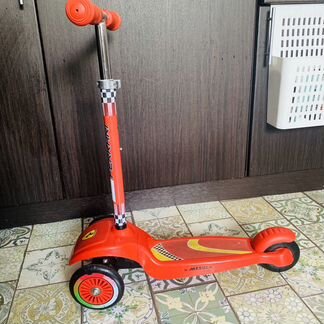 Самокат Ferrari детский