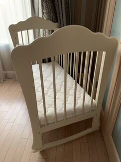 Детская кроватка с матрасом