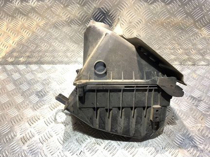 Корпус воздушного фильтра Audi A4 B7 2.0 2005