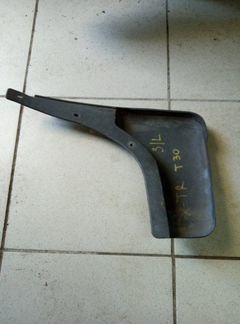 Брызговик задний левый Nissan X-Trail T30 2005