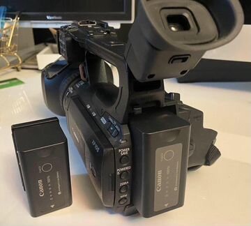 Видеокамера Canon XF105