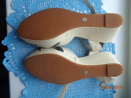 Босоножки р.42