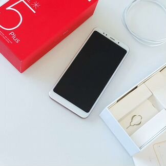 Телефон Xiaomi Redmi 5 Plus