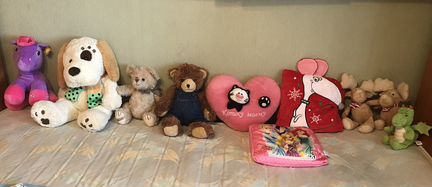 Пакет мягких игрушек и подушек