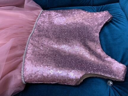 Новое детское платье в пайетках 32 размер