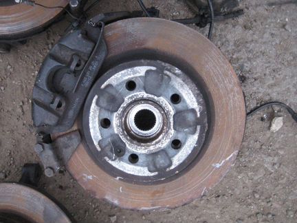 Mercedes W163 кулак поворотный тормозной