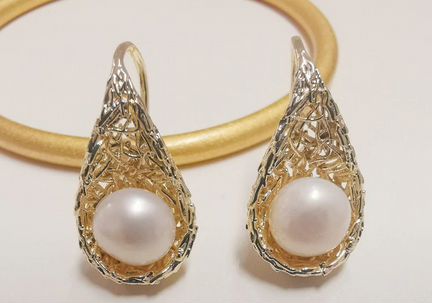 Жемчужные серьги в ажурной сетке