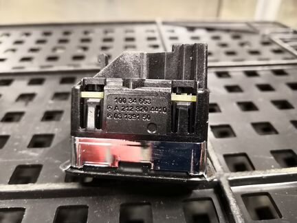 Кнопка открывания багажника Mercedes A2123204410