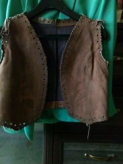 Жилеты разные