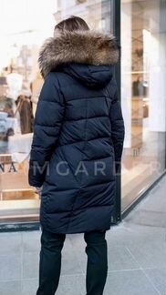 Синий натуральный пуховик с меховым капюшоном
