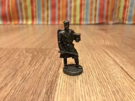 Фигурки рыцарей