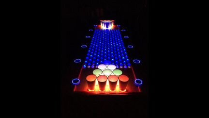 Стол для Бирпонга с программной LED-анимацией