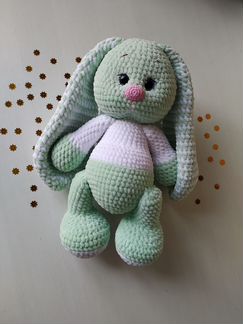 Вязаный плюшевый зайка